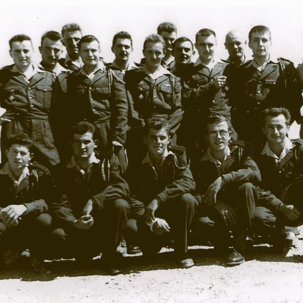 Anciens d'Algérie, posant en groupe