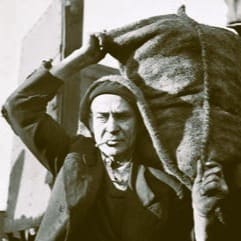 Un Auvergnat porte le charbon à Paris